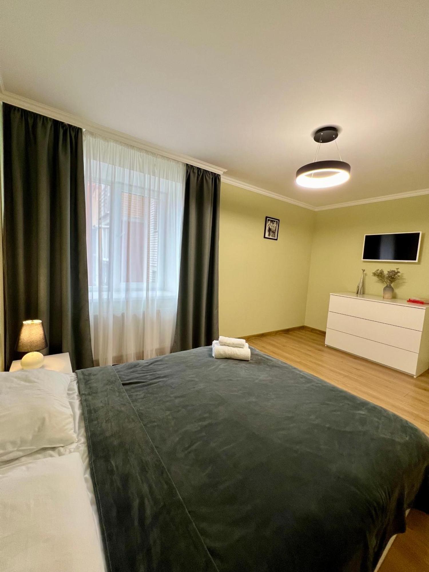 Затишна Квартира Біля Парку Центр Міста Ternopil Exterior foto